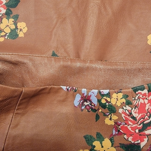 Flying Tomatoe Faux Leather Floral Mini Skirt Size XS - Picture 7 of 9